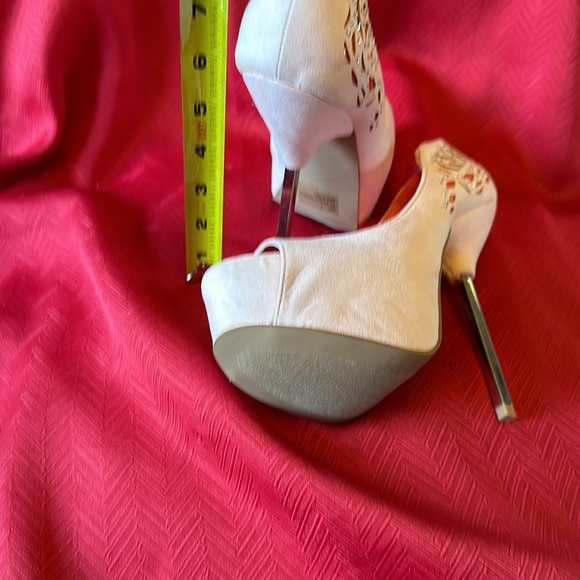 Qupid Pink 5.5” Platform Heel. Open Toe. Size 7. - Picture 3 of 4